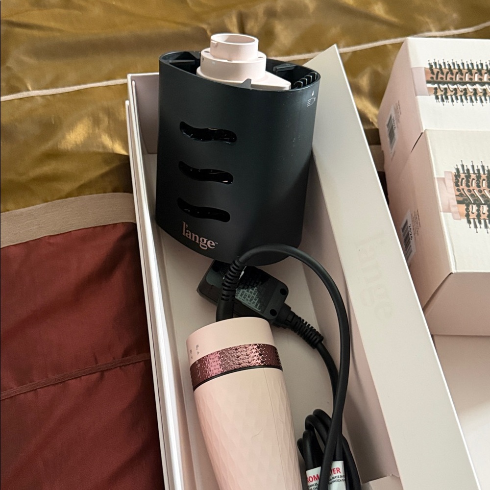 Multi-Volume Series 2-in-1 Interchangeable Brush Dryer - Picture 2 of 11